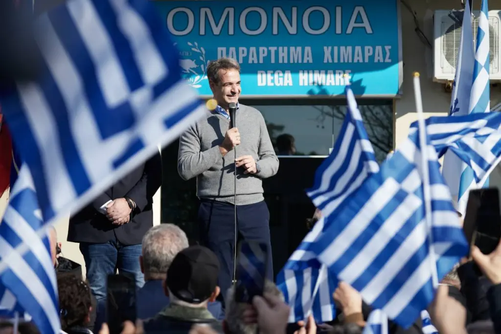 Θερμή υποδοχή Μητσοτάκη στη Χειμάρρα – “Υποχρέωση της Αλβανίας να σέβεται τα δικαιώματά σας” (vids)