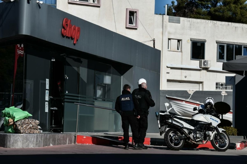 Γνωστοί στις Αρχές οι δύο “πιστολέρο” των Γλυκών Νερών – Παραδόθηκαν μαζί με το όπλο
