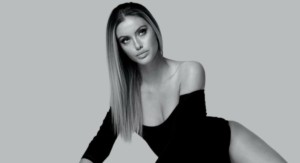 Η Δανάη Λιβιεράτου τόλμησε το πιο hot look του Καλοκαιριού με διάφανο outfit και μικροσκοπικό εσώρουχο