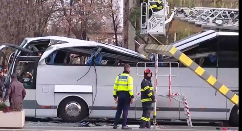 Η ανακοίνωση του υπουργείου Εξωτερικών για το θανατηφόρο τροχαίο στο Βουκουρέστι με 47 Έλληνες (pics&vids)