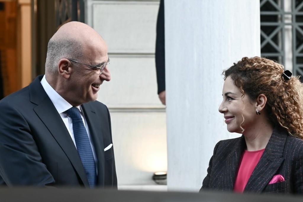 Συνάντηση Δένδια με την ΥΠΕΞ της Αλβανίας – Η ενίσχυση των διμερών σχέσεων στο επίκεντρο