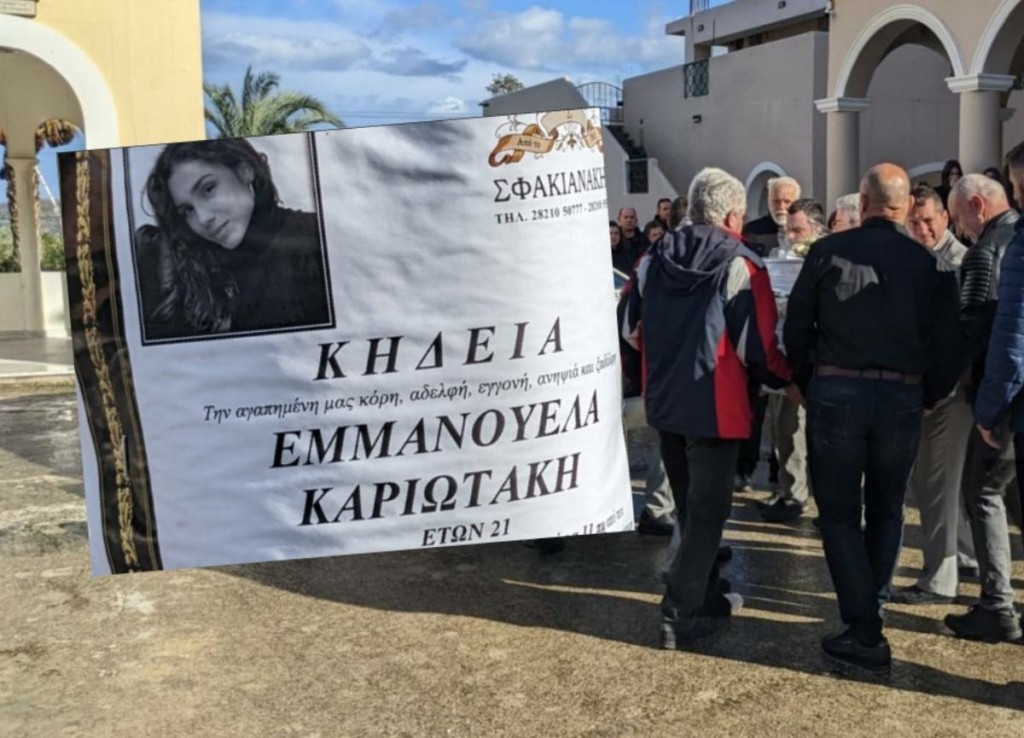 Ανείπωτος θρήνος στην κηδεία της αδικοχαμένης Έμμας – Τραγικές φιγούρες οι γονείς της (pics&vid)