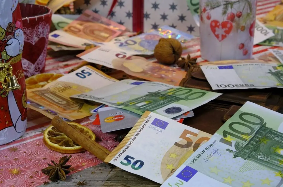 Έως πότε καταβάλλεται το Δώρο Χριστουγέννων – Πώς να το υπολογίσετε