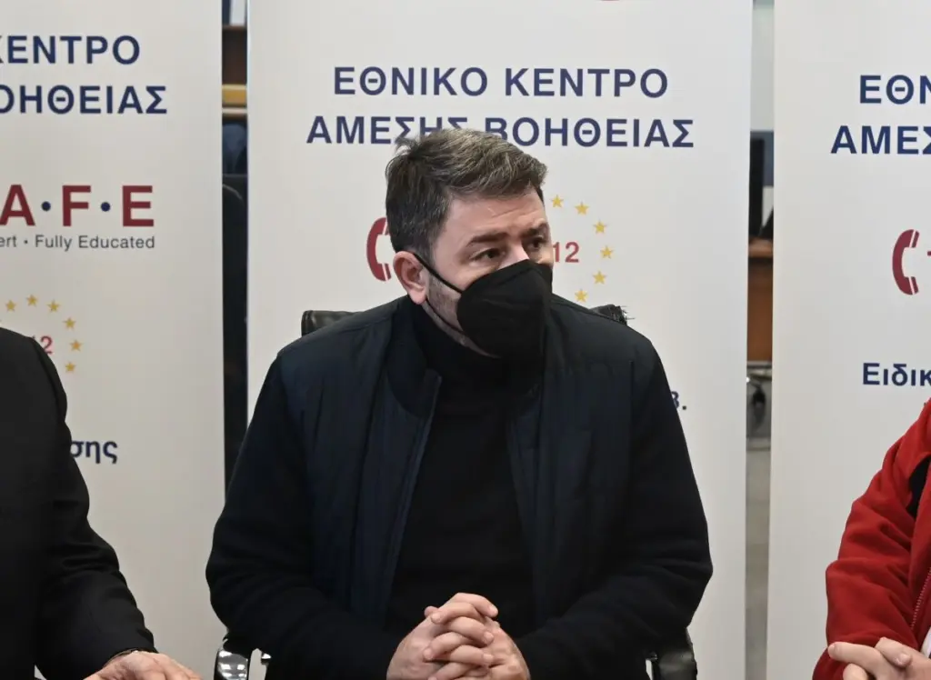 Ο Ανδρουλάκης επισκέφτηκε εργαζομένους του ΕΚΑΒ – “Είναι χρέος η ενίσχυση του ΕΣΥ μετά την πανδημία”