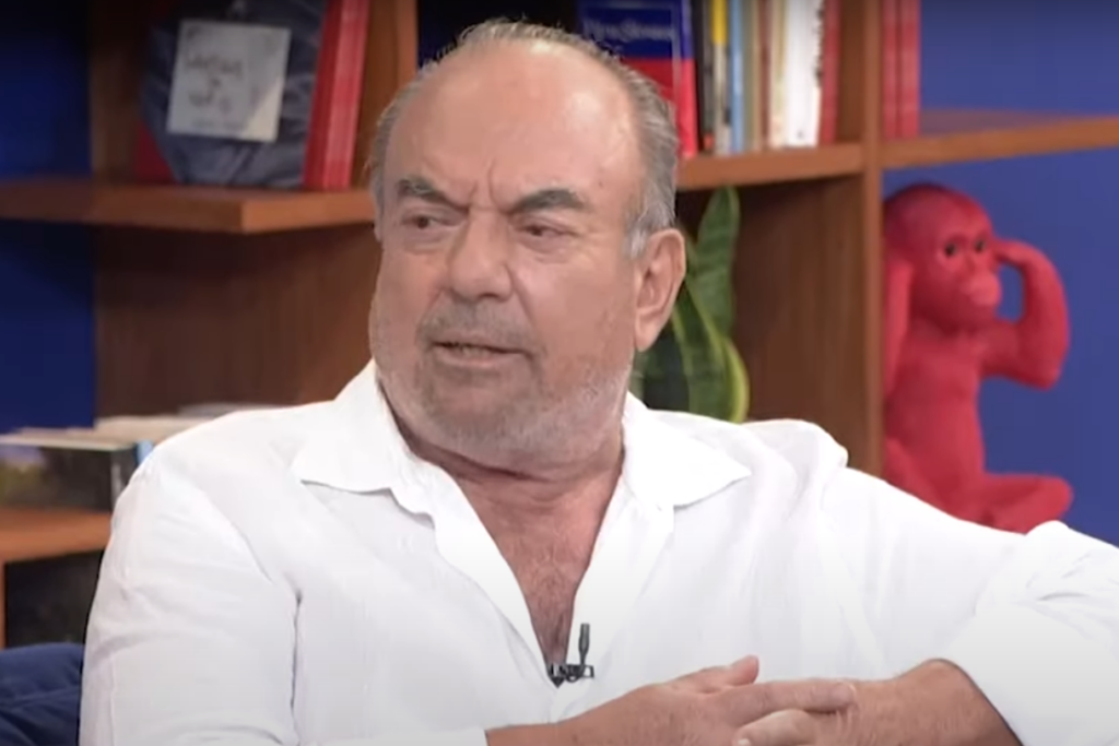 Προσήχθησαν ο σύζυγος και η κόρη της Ελένης Γερασιμίδου – Ύψωσαν σημαίες της Παλαιστίνης μπροστά από την Πρεσβεία του Ισραήλ