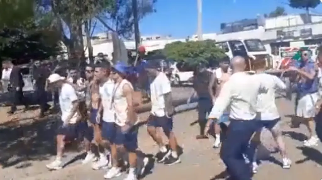 Άδοξο τέλος για την πορεία της Εθνικής Αργεντινής στο Μπουένος Άιρες – “Φυγαδεύτηκε” με ελικόπτερο (vids)