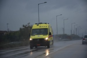 Ηλιούπολη: 50χρονη υπέστη ανακοπή έξω από δημοτικό σχολείο – Αναφορές ότι προηγήθηκε κεραυνός