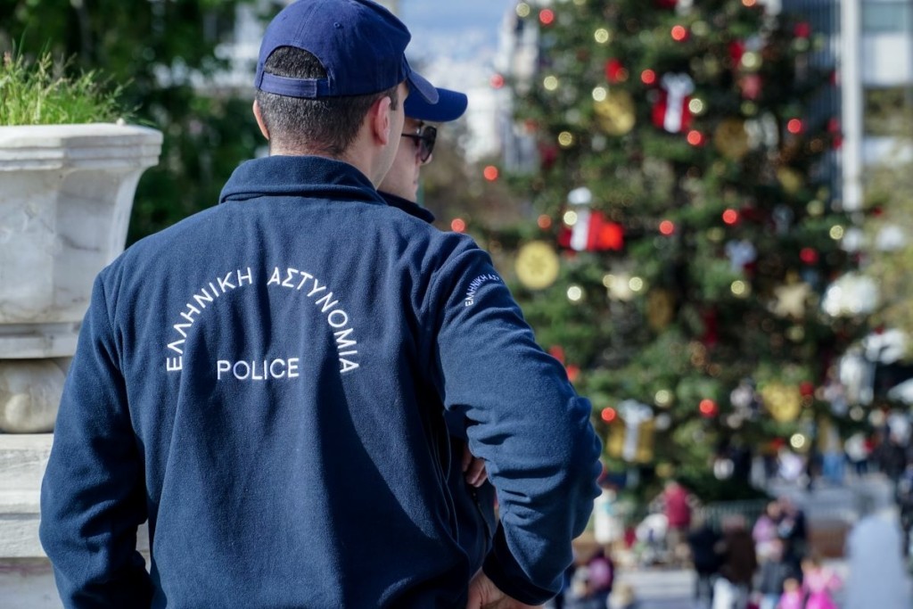 Ενισχύονται οι περιπολίες για τα Χριστούγεννα – Τουλάχιστον 9.000 αστυνομικοί “στο πόδι”