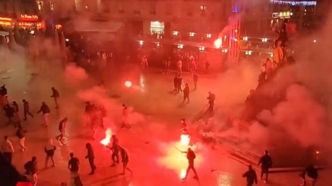 Άγρια επεισόδια στη Γαλλία μετά τον ημιτελικό με το Μαρόκο – Νεκρός ένας 14χρονος (ΠΟΛΥ ΣΚΛΗΡΕΣ ΕΙΚΟΝΕΣ)