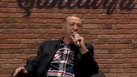 Ο Ερντογάν το έριξε στο τραγούδι και έγινε… λαϊκός τροβαδούρος – Το ερωτικό άσμα με δημοφιλή Τούρκο καλλιτέχνη (vid)