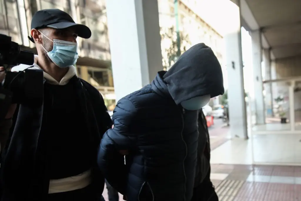 Προφυλακιστέος ο 25χρονος γυναικοκτόνος στον Πειραιά – Μεταφέρεται στις φυλακές Χανίων