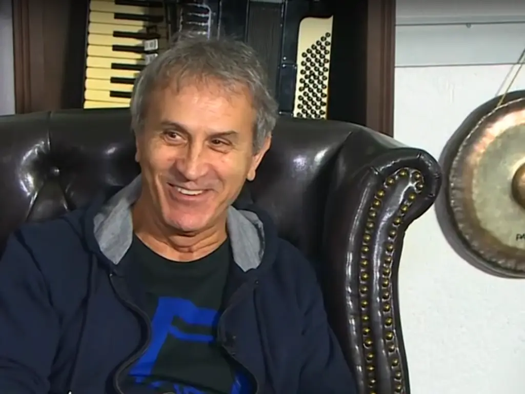 Ο λόγος που ο Νταλάρας δεν τραγουδάει σε νυχτερινά κέντρα – “Η μουσική είναι κομπάρσος” (vid)