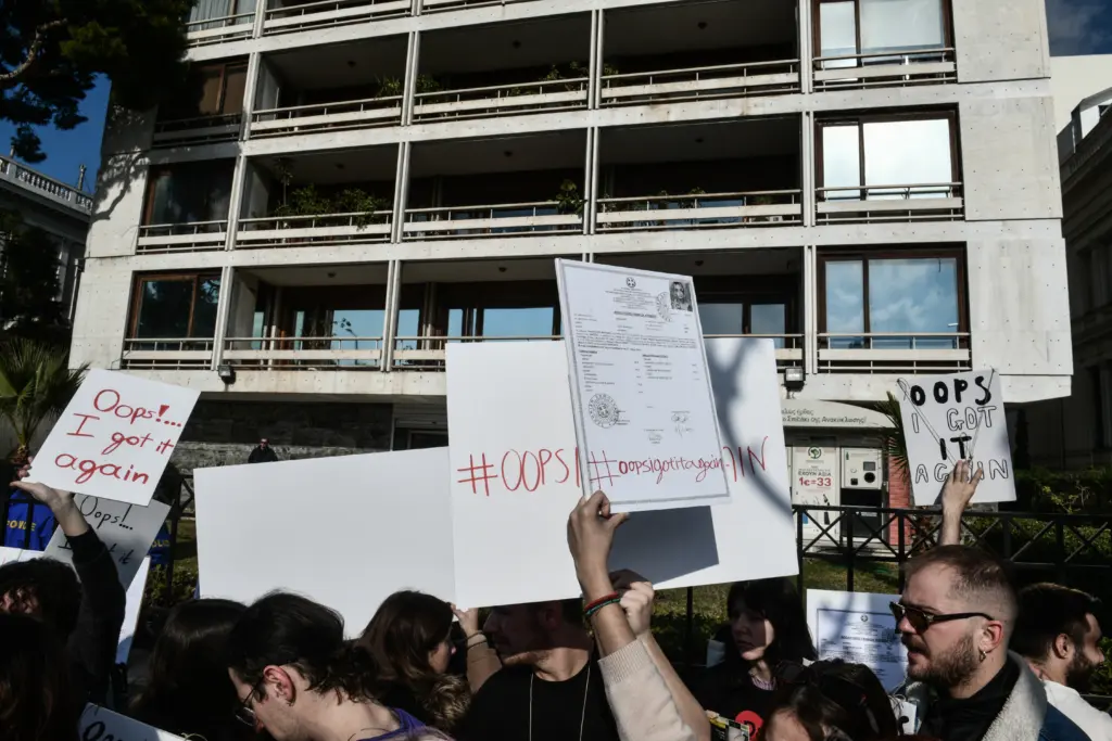 Το Υπουργείο Εσωτερικών κατά του ΣΥΡΙΖΑ – “Υποκριτική η στάση του για τους ηθοποιούς, επιτείνει το πρόβλημα”