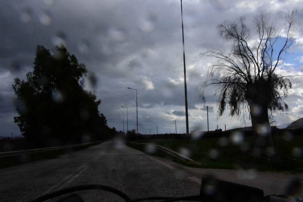 Συννεφιά και βροχές την Τετάρτη σε όλη τη χώρα – Πού θα χιονίσει