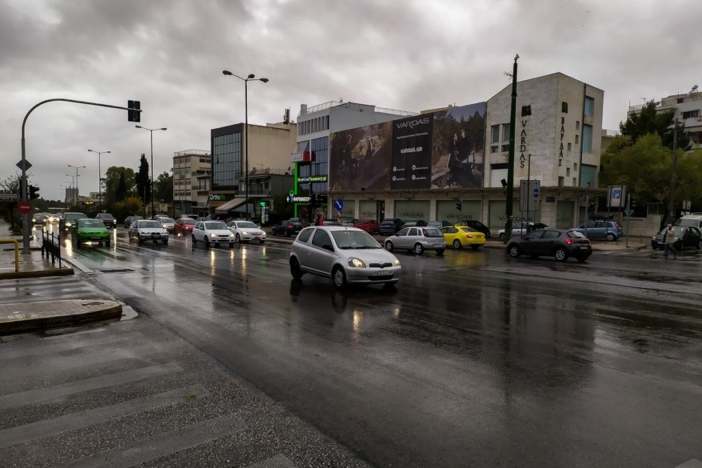 Ισχυρές βροχές και καταιγίδες και σήμερα – Που εντοπίζονται ακραία καιρικά φαινόμενα