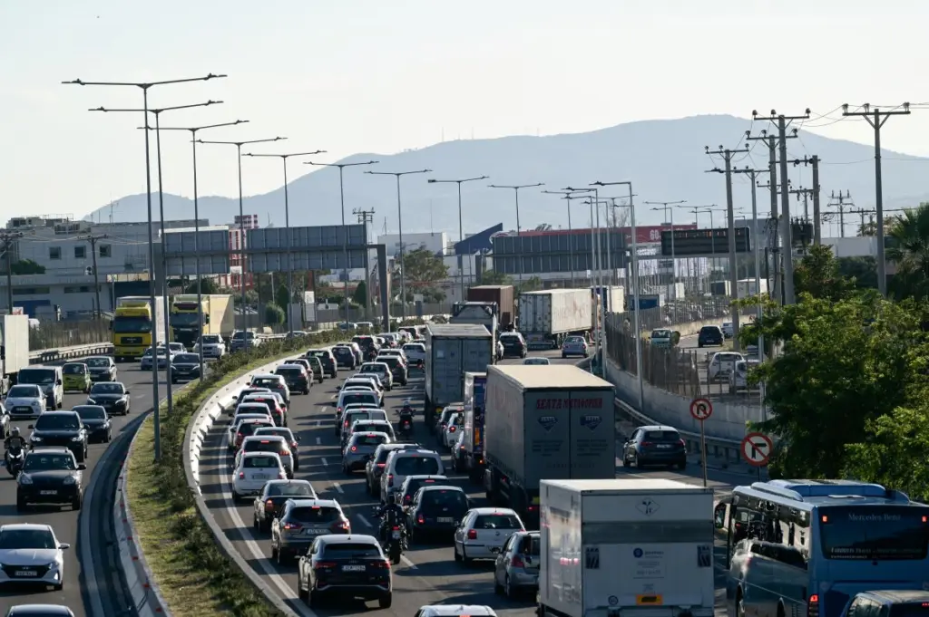 Κίνηση ΤΩΡΑ – Στο “κόκκινο” Κηφισός και Αττική Οδός – Μεγάλες καθυστερήσεις