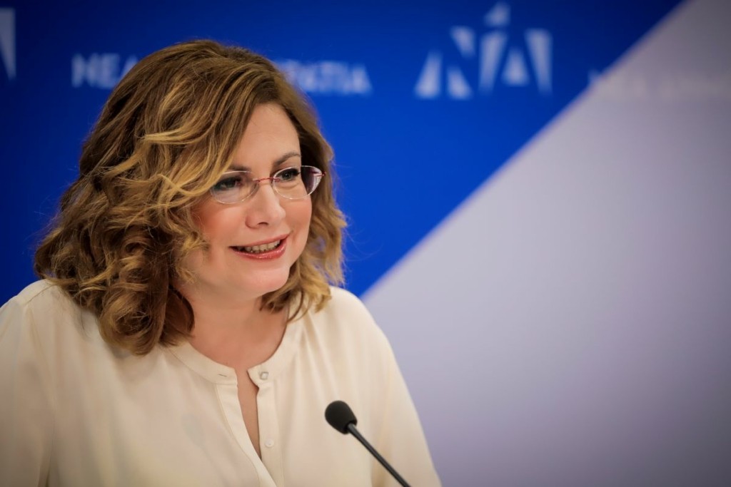 Η πρώτη αντίδραση της Μαρίας Σπυράκη μετά την “καρατόμηση” από τη ΝΔ – “Θα στραφώ και εναντίον του συνεργάτη μου” (vid)
