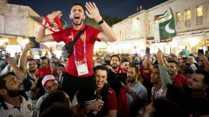 Φρενίτιδα πανηγυρισμών σε όλη την Αφρική από την πρόκριση του Μαρόκου στα ημιτελικά του Μουντιάλ