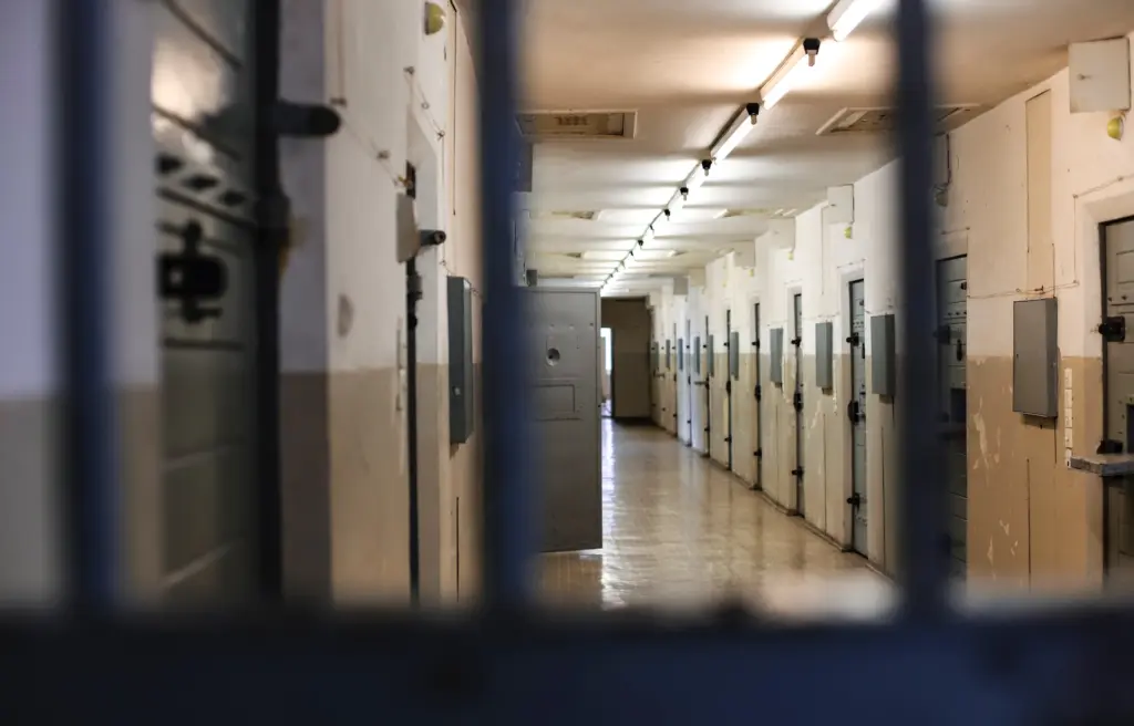 Δημοσιεύθηκε η ΚΥΑ για την εφαρμογή της κοινωφελούς εργασίας ως κύριας ή εναλλακτικής ποινής