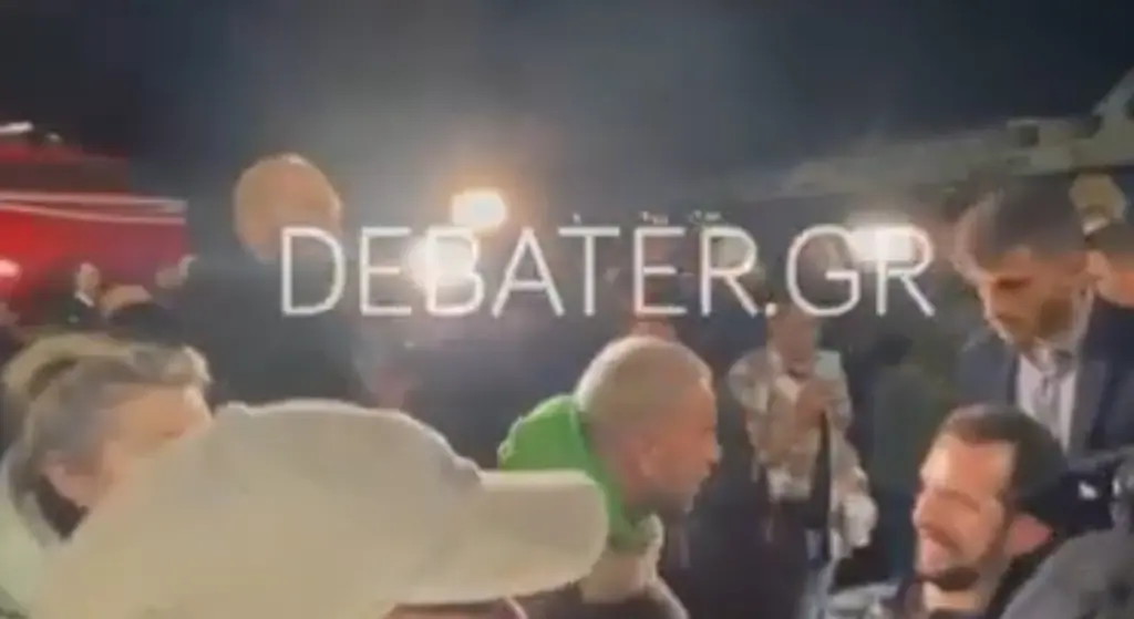 Η συγκινητική στιγμή και το “ευχαριστώ” Μαζωνάκη με τον Στέλιο Κυμπουρόπουλο στα 12 χρόνια “ο Άλλος άνθρωπος” (vid)