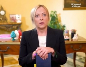 Μελόνι: “Αυτή ήταν μία δύσκολη χρονιά, αλλά μην ανησυχείτε επόμενη θα είναι χειρότερη” (βίντεο)