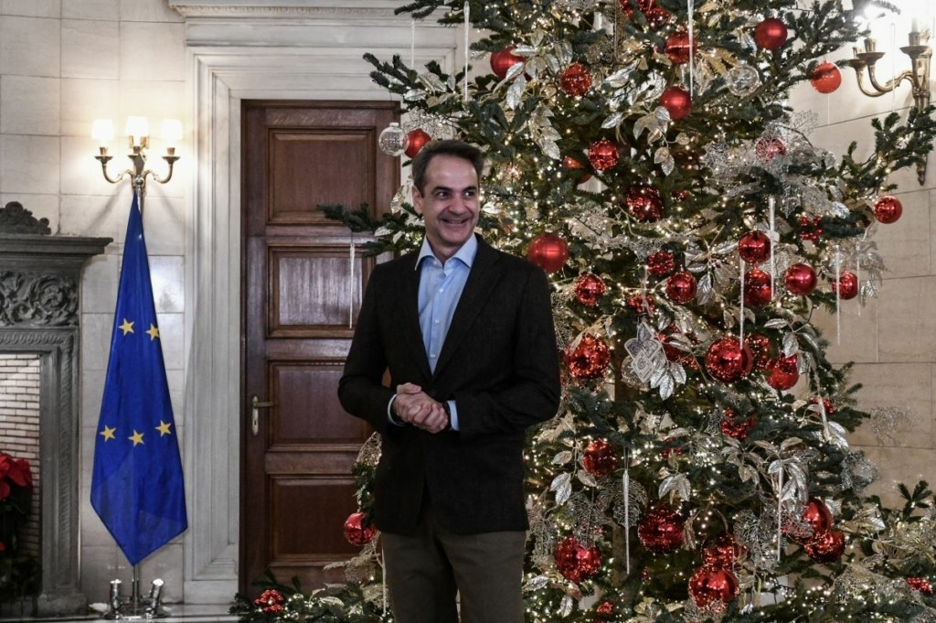 Οι ευχές του Κυριάκου Μητσοτάκη για τα Χριστούγεννα – Οι αναμνήσεις και οι προτάσεις για βιβλία