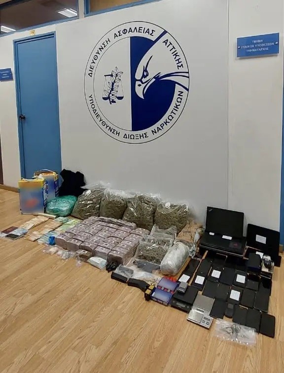 “Χτύπημα” της ΕΛΑΣ στα κυκλώματα ναρκωτικών – Οργάνωση με TNT, σκληρούς χούλιγκαν, μέλη παραστρατιωτικών ομάδων και δασκάλους (pics&vid)