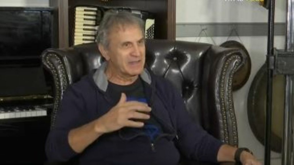 Γιώργος Νταλάρας για τραπ μουσική – “Δε θέλω να έχει καλαμπούρια και βρισιές” (vid)