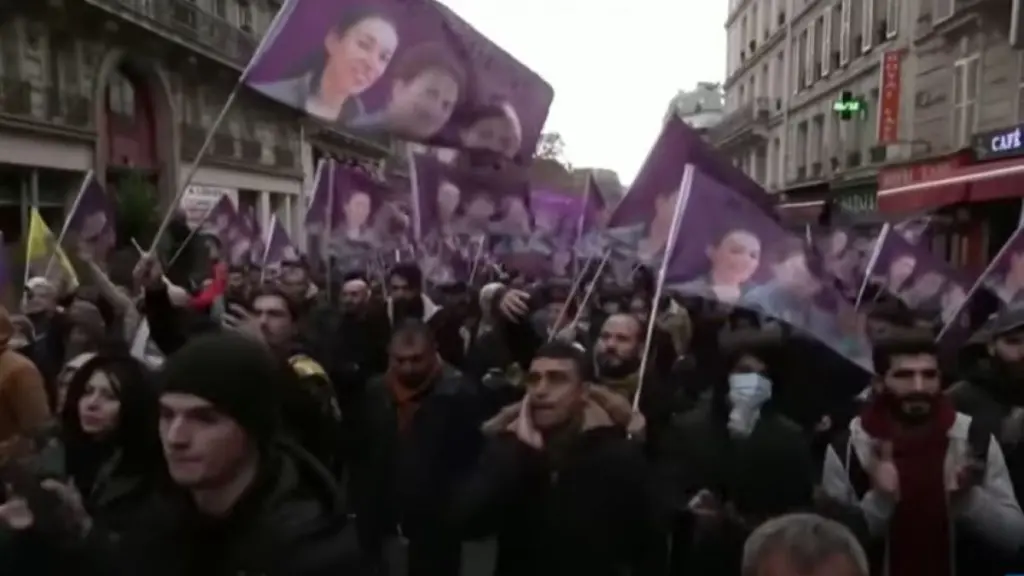 Ο Τσαβούσογλου κατά Γάλλων πολιτικών – Καταδίκασε όσους συμμετείχαν σε διαδηλώσεις Κούρδων