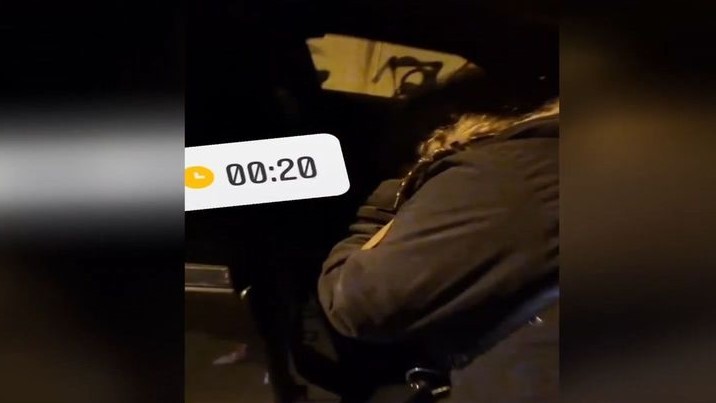 Βίντεο δείχνει παιδίατρο να εξετάζει το άρρωστο παιδί του πατέρα Αντωνίου στο αυτοκίνητο μετά την “έξωση” από την “Κιβωτό”