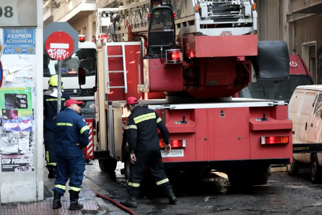 Ρέντη: Φωτιά σε αποθήκες εργοστασίου – Καίγονται παλέτες και χαρτιά