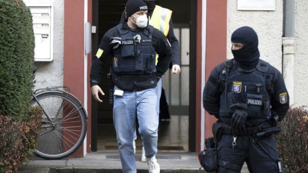 Ποια είναι η οργάνωση “Πολίτες του Ράιχ” που σχεδίαζε πραξικόπημα στη Γερμανία – Ανάμεσα στους συλληφθέντες και… πρίγκιπας