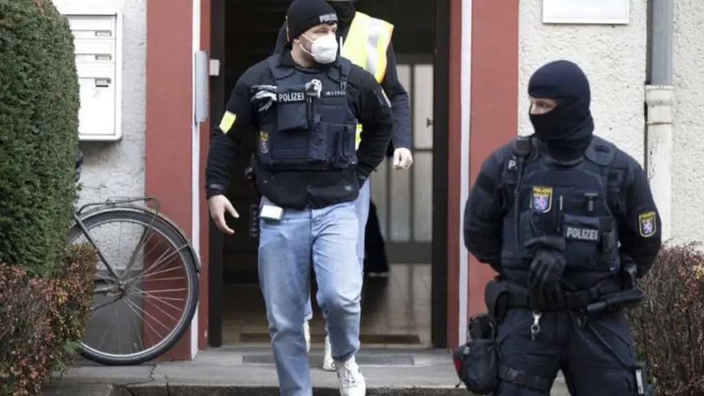 Ποια είναι η οργάνωση “Πολίτες του Ράιχ” που σχεδίαζε πραξικόπημα στη Γερμανία – Ανάμεσα στους συλληφθέντες και… πρίγκιπας