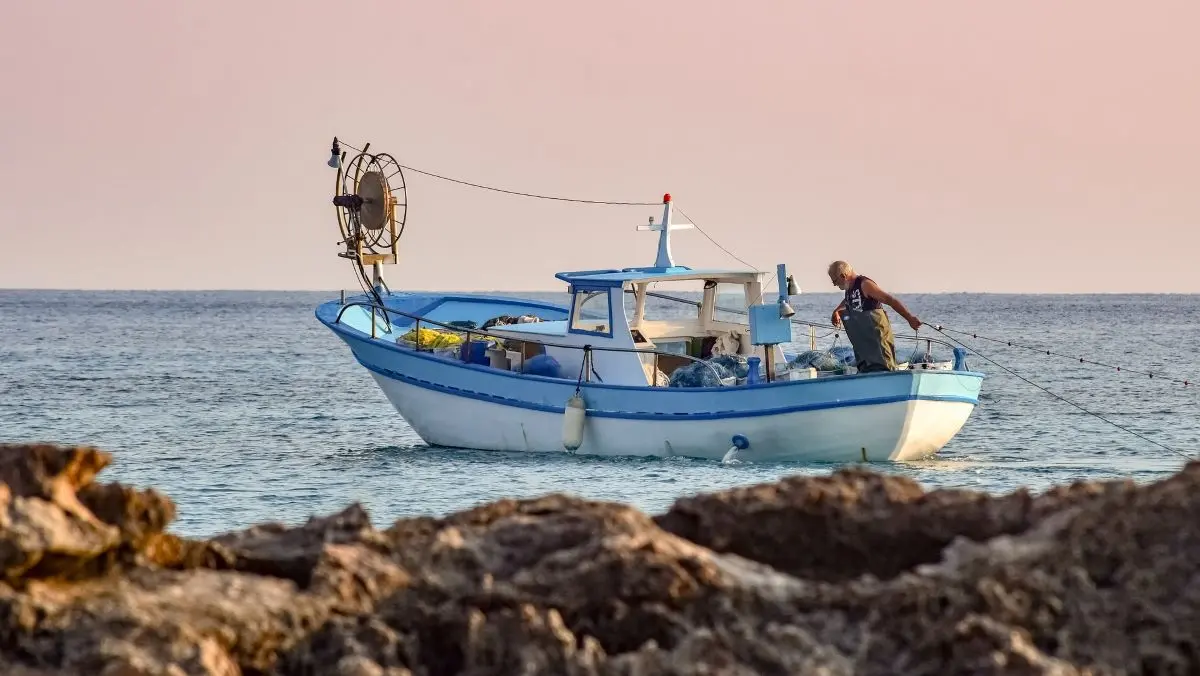 Προκλήσεις δίχως τέλος από την Άγκυρα – Στέλνουν τουρκικά αλιευτικά στην Καλόλυμνο (vid)