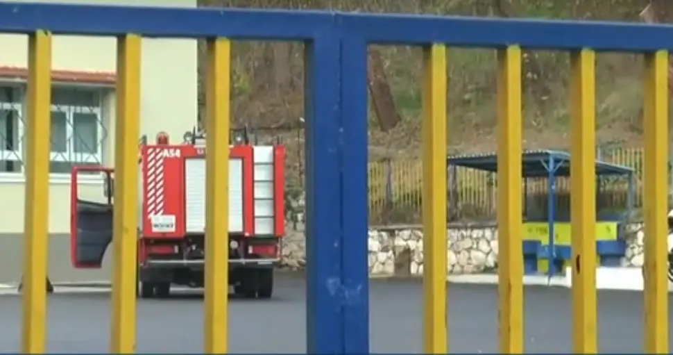 “Ραγίζει” καρδιές ο δάσκαλος που είδε τον 11χρονο Βασίλη να “σβήνει” – “Πώς θέλετε να είμαι; Έχω μπροστά μου την εικόνα” (vids)