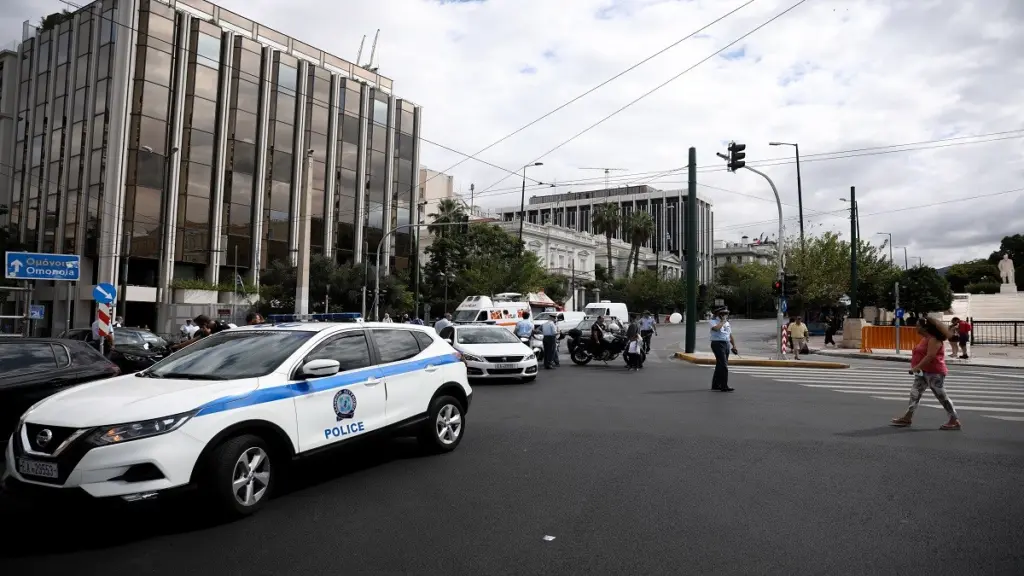 Παραδόθηκαν οι δυο αδερφές που μαχαίρωσαν τη 16χρονη στην πλατεία Συντάγματος