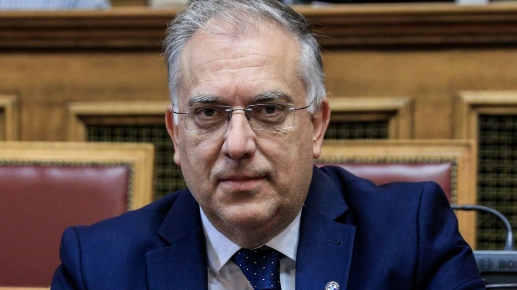 Η πρώτη δήλωση Θεοδωρικάκου μετά τον τραυματισμό του 16χρονου  – “Απευθύνω τη συμπαράστασή μου στην οικογένεια”