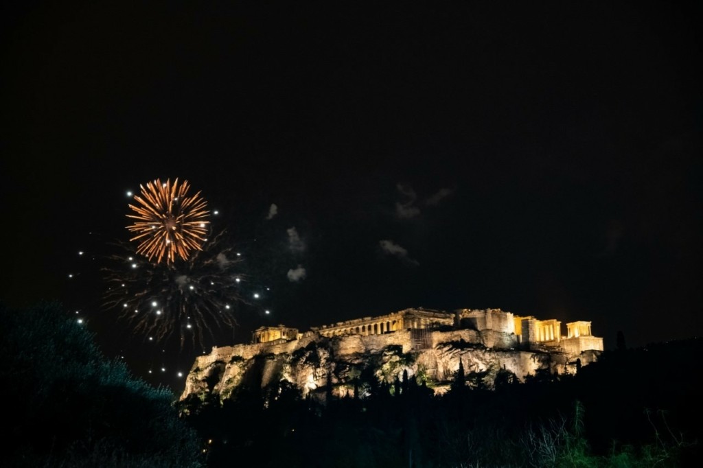 Με Μάριο Φραγκούλη και Γιώργο Περρή η υποδοχή της Πρωτοχρονιάς στην Πλατεία Συντάγματος (pics)