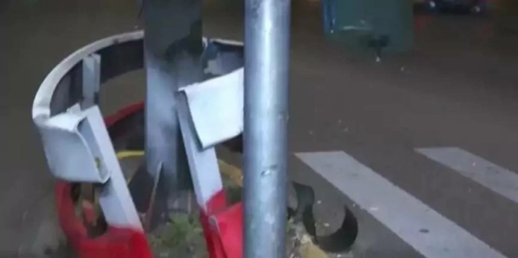Τραγικό τροχαίο με δύο νεκρούς στη λεωφόρο Κηφισίας – Μοτοποδήλατο καρφώθηκε σε φανάρι