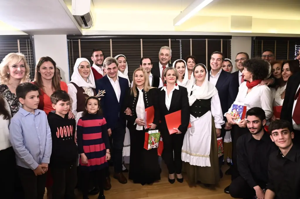 Κάλαντα από την Κεφαλονιά και την Ιθάκη άκουσε ο Αλέξης Τσίπρας (pics&vid)
