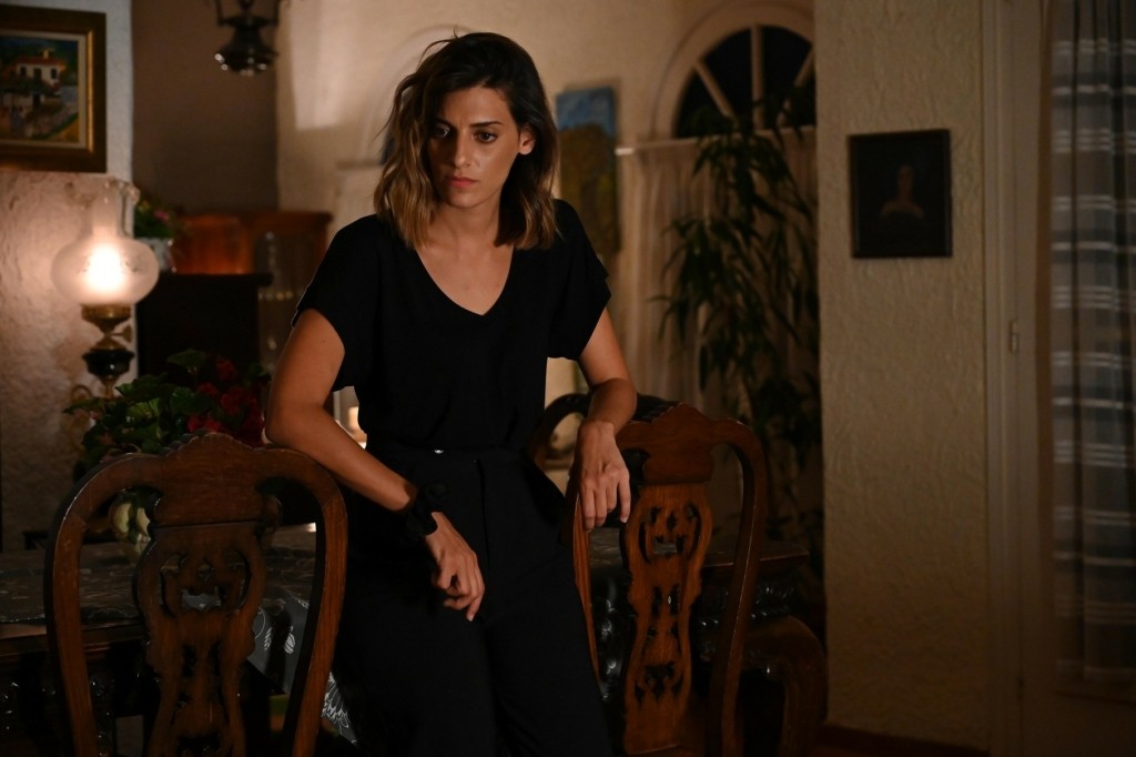 Σασμός – Η Αργυρώ βλέπει τον Σταύρο να της παίρνει το παιδί της