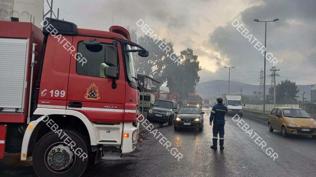 Καλύτερη η εικόνα της φωτιάς σε εργοστάσιο πολυεστερικών στον Ασπρόπυργο – Εστάλη μήνυμα από το 112 (pics)