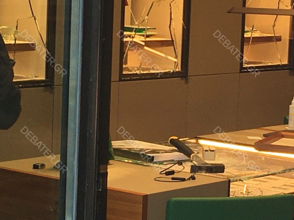 Άρπαξαν 23 πανάκριβα ρολόγια μέσα σε λίγα λεπτά – Με “χειρουργικές” κινήσεις η ληστεία στη Rolex της πλατείας Καρύτση