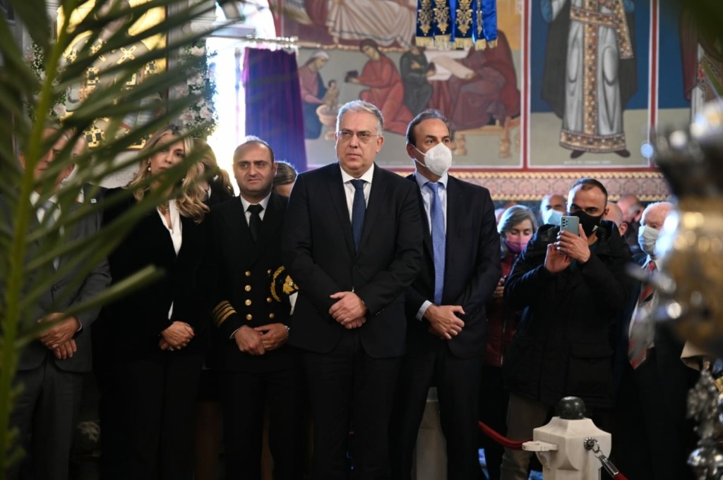 Σε Γλυφάδα και Παλαιό Φάληρο για τα Θεοφάνια ο Τάκης Θεοδωρικάκος – “Οι αξίες που γιγαντώνουν το έθνος μας”