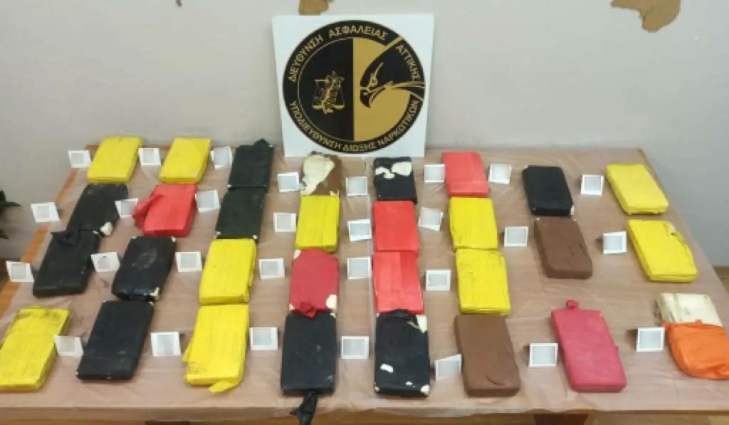 “Ξεδόντιασαν” κύκλωμα που έφερνε μεγάλες ποσότητες κοκαΐνης από τη Λατινική Αμερική (pics)