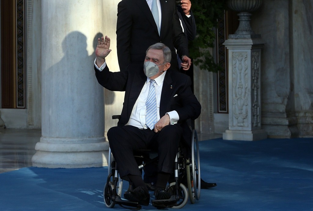 Ως ιδιώτης στο Τατόι θα ταφεί ο τέως βασιλιάς Κωνσταντίνος – Οι λεπτομέρειες της κηδείας – Τι αποφασίστηκε στη σύσκεψη στο Μαξίμου