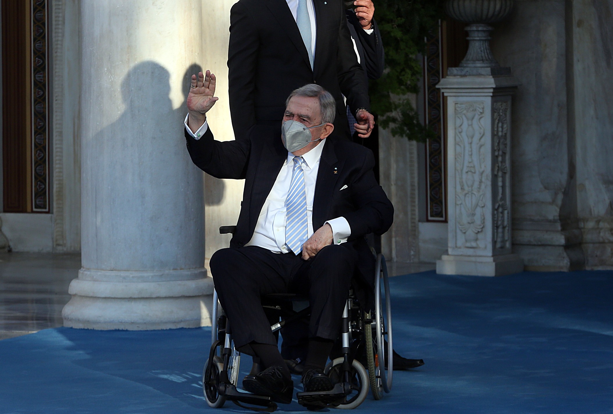 Ως ιδιώτης στο Τατόι θα ταφεί ο τέως βασιλιάς Κωνσταντίνος – Οι λεπτομέρειες της κηδείας – Τι αποφασίστηκε στη σύσκεψη στο Μαξίμου