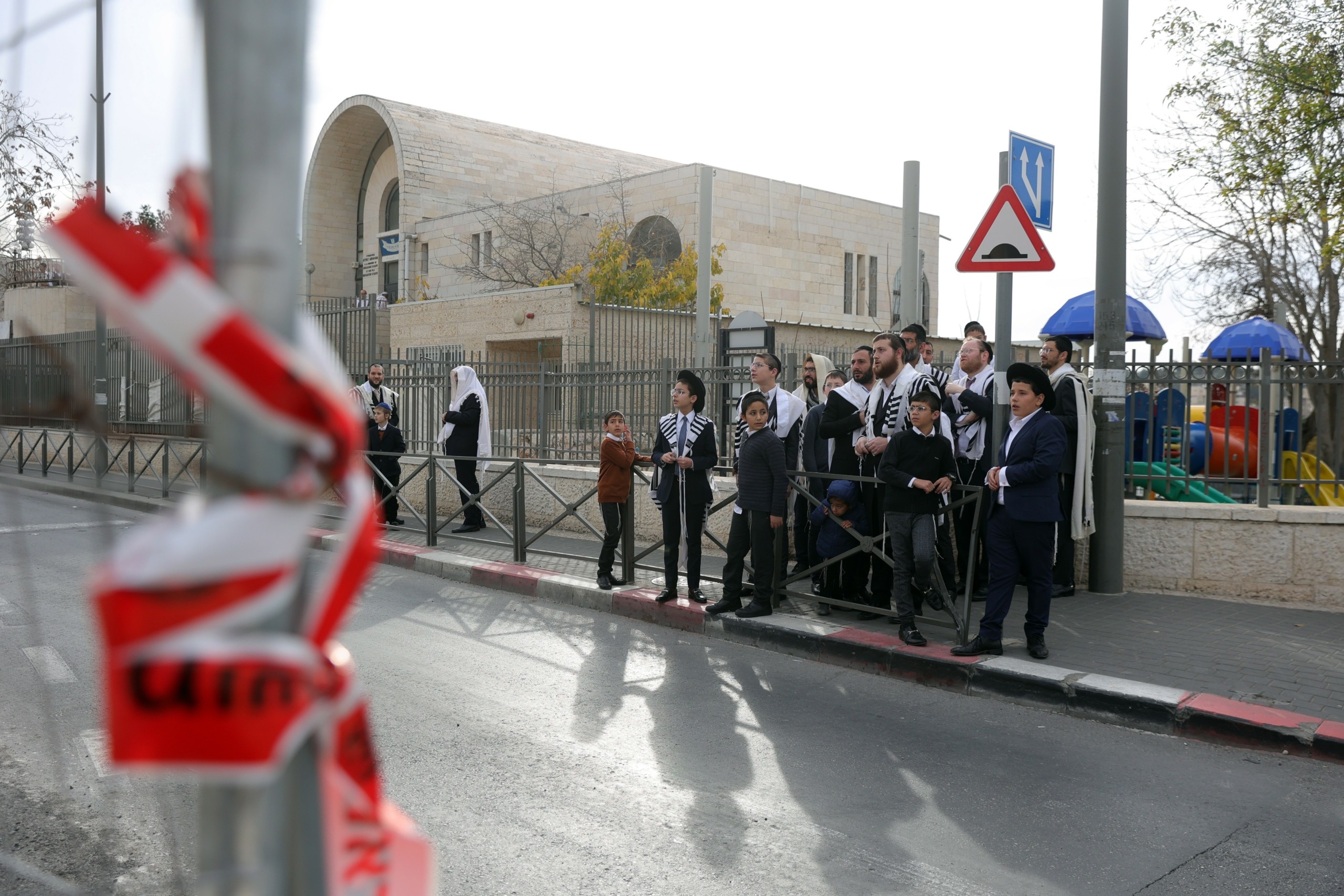 Νέα επίθεση στην Ιερουασαλήμ μετά το μακελειό στη συναγωγή – Δύο τραυματίες (vids)