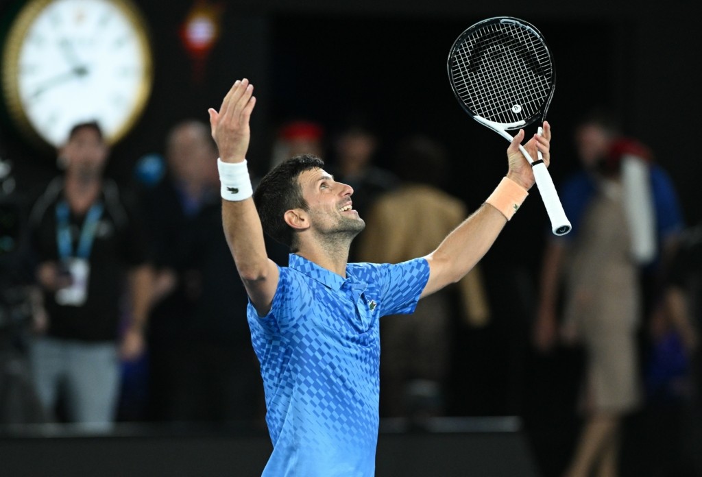 Η στιγμή που ο Νόβακ Τζόκοβιτς κατακτά το Australian Open και ξεσπά σε κλάματα! (vids)