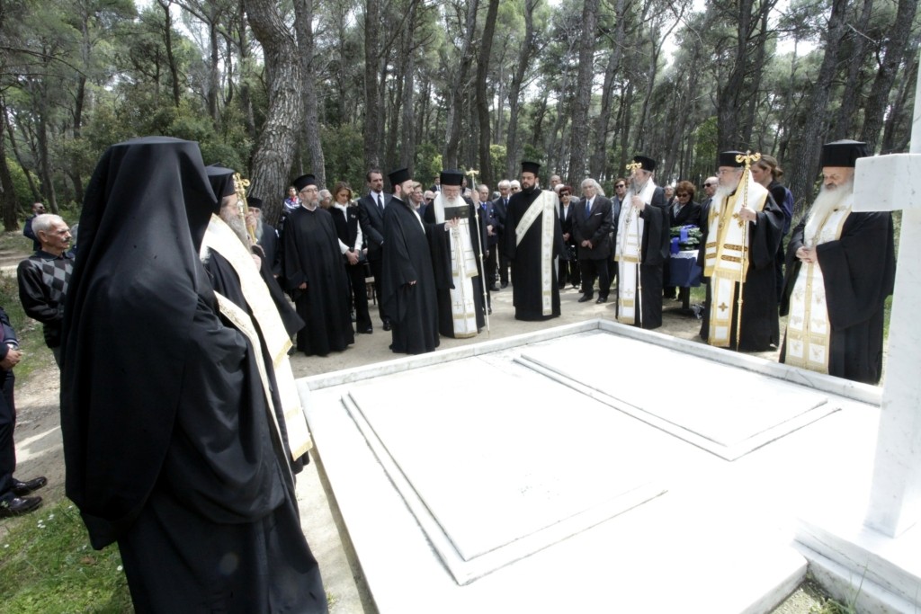 Ποιοι έχουν ταφεί στο βασιλικό κοιμητήριο στο Τατόι – Όλα τα ονόματα (vids)